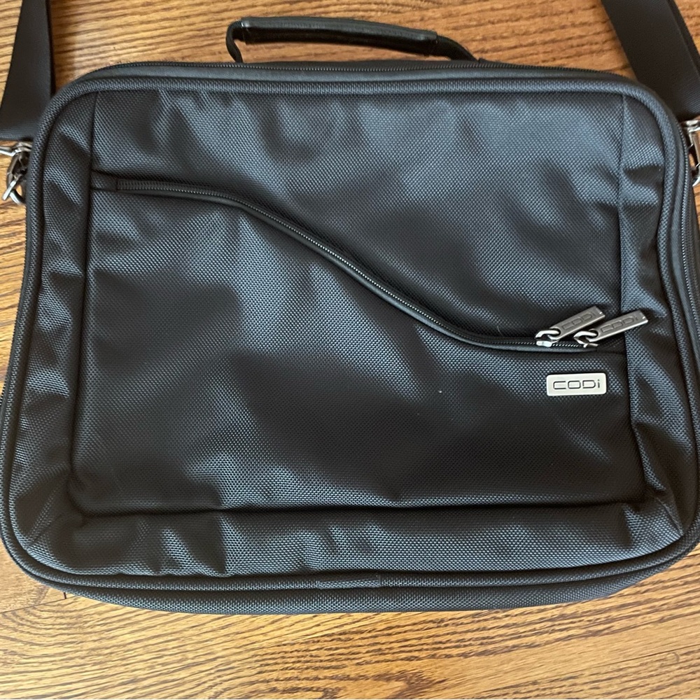 EUC Codi laptop bag